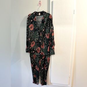 Smash and Tess x The Birds Papaya Power Set